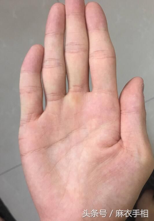 麻衣手相穷苦命的3种手相,一辈子操劳,也不赚钱