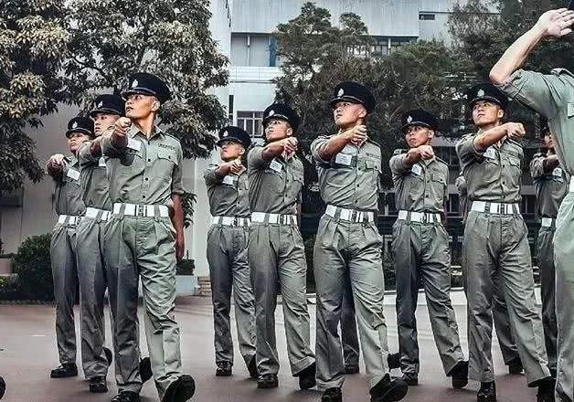 香港警察的蓝帽子部队,与内陆武警部队,到底有多少差别?