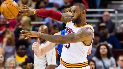nba现役10大传球最好的非控卫球星,詹姆斯榜首,字母哥第六