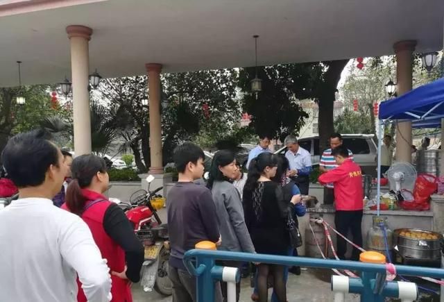 超级震憾!航拍化州富豪陈华伟做年例5000多人,豪宅堪比星级酒店