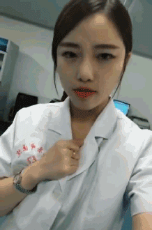 搞笑gif:我胆子小,你别吓我!这个魔术厉害!