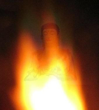 图片出自网络 达真堪布在广西主持火供时,阿弥陀佛现身接引众生.