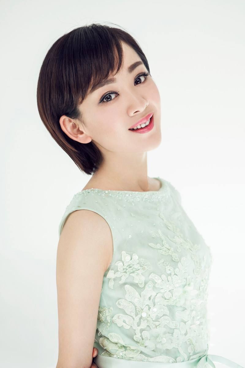 2008年,瑶淼与年长自己10岁男友结婚,丈夫名叫陈雕龙,为某公司老总