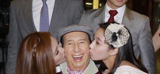 赌王小女儿何超欣香港购物,美貌与智慧并重,集万千宠爱在一身!