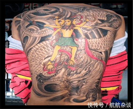 男子纹身哪咤三太子 几个月后果断去洗掉纹身 得知原因