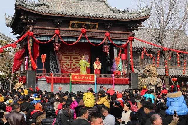 临沂龙园旅游区新春庙会游客持续暴满,3天接纳8万人