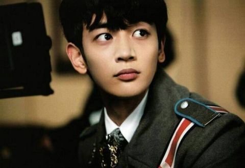 男团shinee成员崔珉豪写真生活照,超级阳光的一枚男孩
