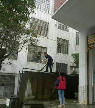 新化县上梅中学考点环境卫生不留死角