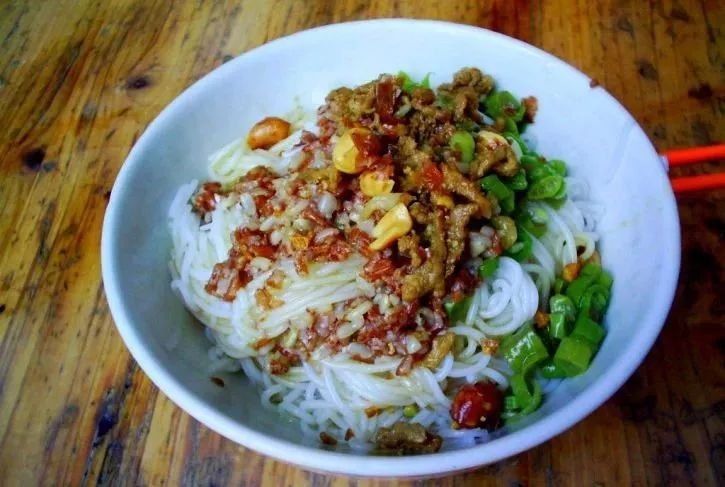 品味儋州的独特饮食 (猪肠馍) 去长坡镇唆一碗正宗的米烂 感受米粉和