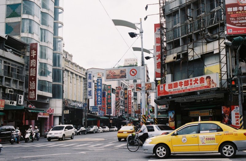 台湾第二大城市高雄,城建水平好像80年代,这种怀旧的感觉很美