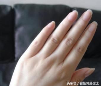 大拇指比较短的朋友,年少时,要