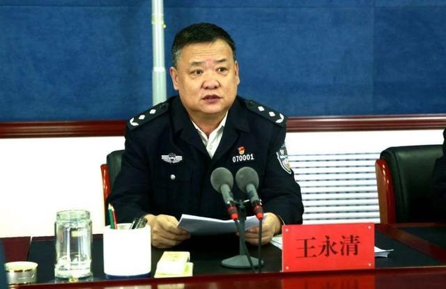 王永清不可避免地闹起了情绪.