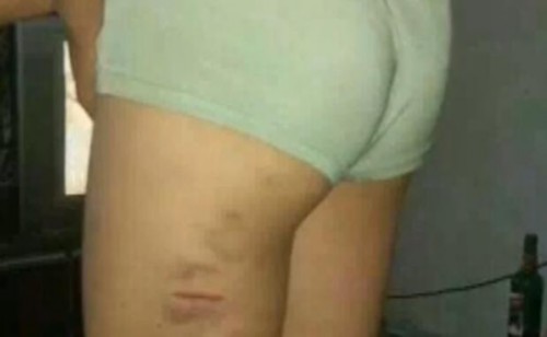 女生开补课班虐打小学生 让犯错男生穿女装表演