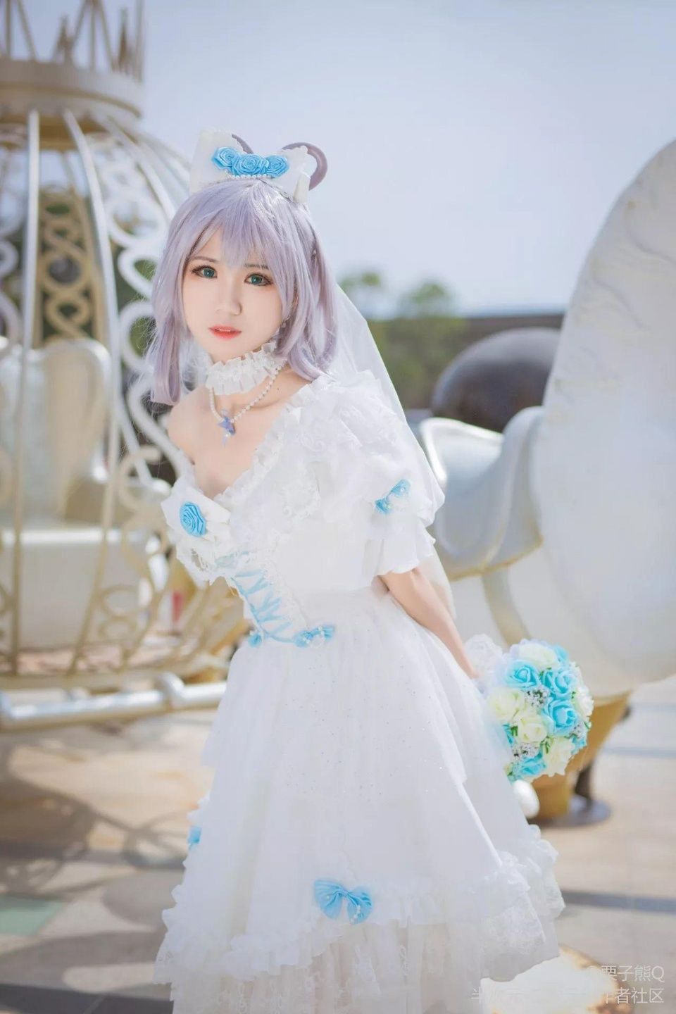 洛天依蔷薇花嫁 小礼服婚纱 手捧花在手 真是一个幸福