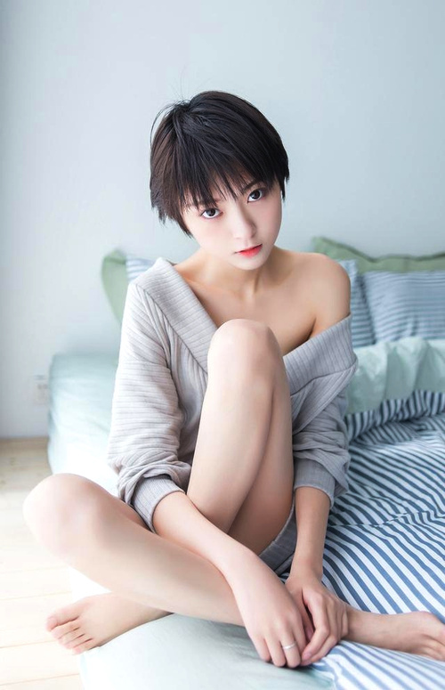 现在的女生越来越不喜欢追气质了?的形容男生女生图片