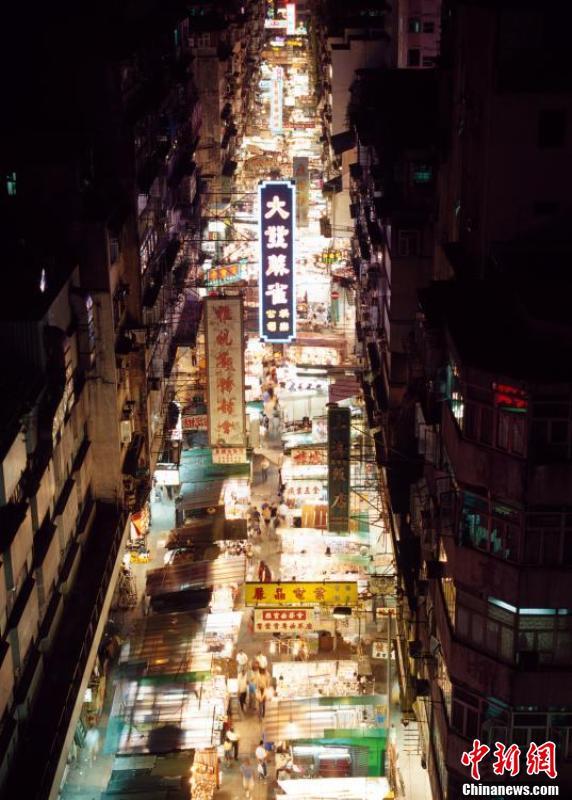 香港油麻地庙街夜景.刘阳 摄