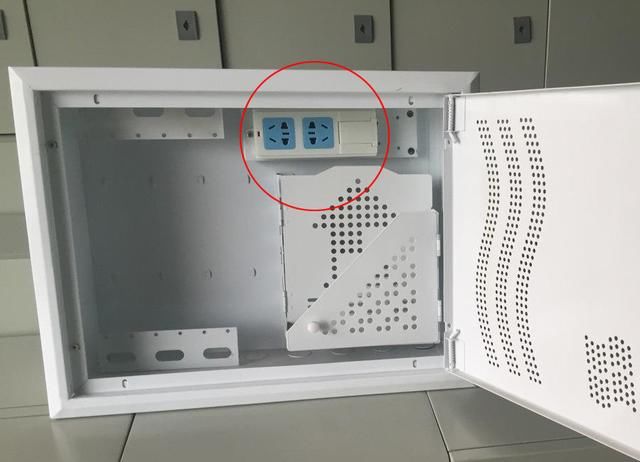 我们还应当注意以下几个问题: 双网络插座面板示意图 弱电箱供电示意