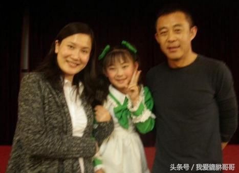 这位老戏骨,截至目前结了三次婚,而且妻子越来越小!