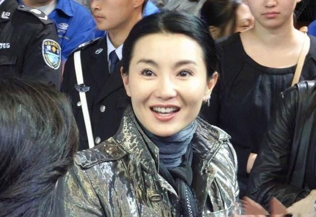 张曼玉重回颜值巅峰!网友:把现在网红脸秒的渣都不剩!