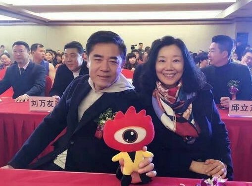 结婚后,赵奎娥逐渐淡出了演艺圈,做起了成功男人背