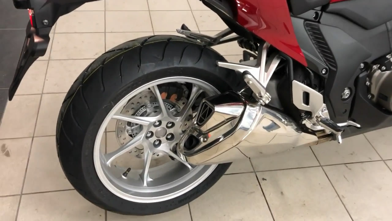 实拍本田轴传动摩托vfr 1200!