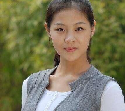 齐丹汪峰第一任老婆,当初两人一见钟情,汪峰在3天内便俘获了美人芳心!