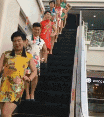 搞笑gif图:男人可以没钱,但是一定要骚啊!