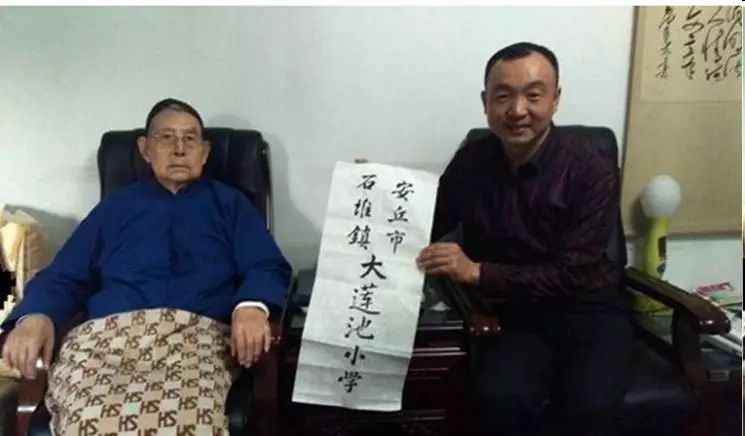 徐宁毕业后被毛远新的部下栗占华安排在锦州市铁路局团委宣传部工作