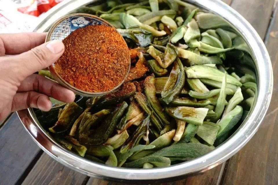 【功效排骨】下饭美食干咸菜,比吃肉还自制!萝卜炖藕胡萝卜的食谱图片