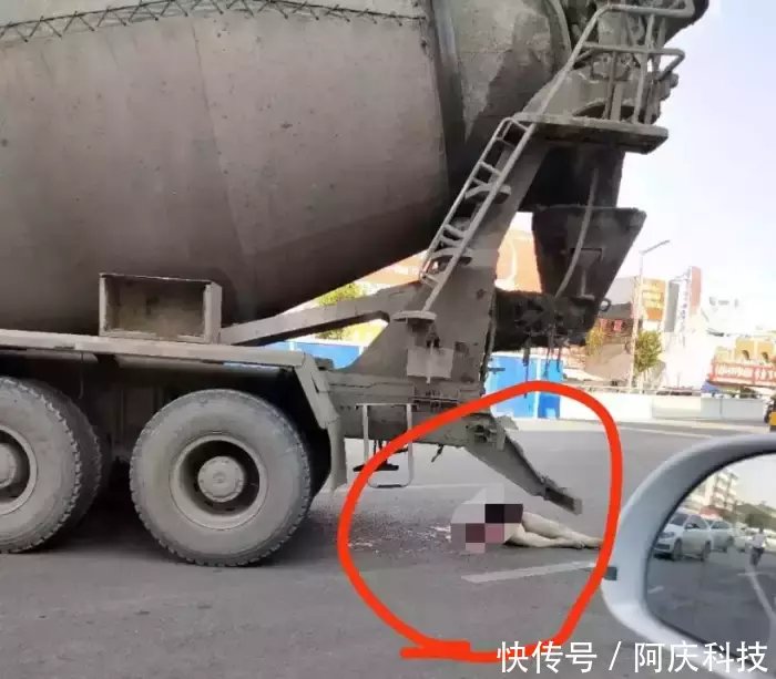女子被撞, 当场身亡