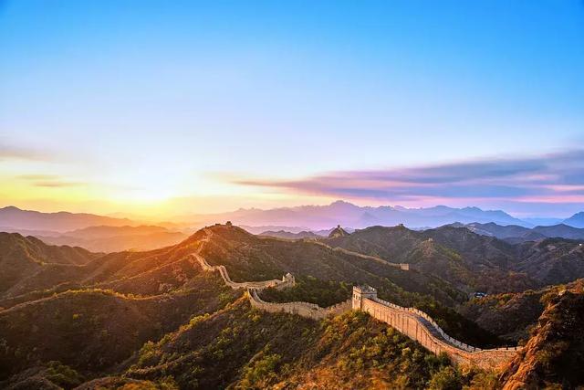 今天 中国山河壮丽,处处生机勃勃 开辟了中华民族伟大复兴的光明前景