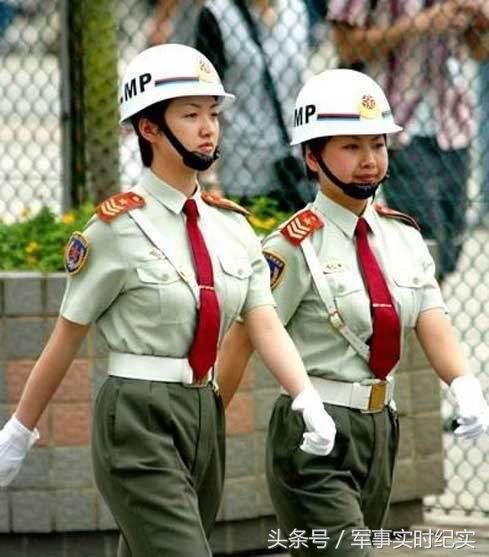 10年前解放军女兵的风采,最后那张,笑起来美的不可方