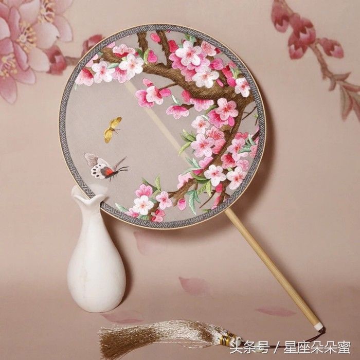 哪种古风团扇最适合12星座?天秤座清雅,狮子座艳丽!