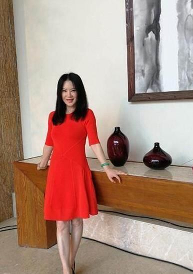 任静和以前还是一样的美丽迷人!身材还是那么的好!