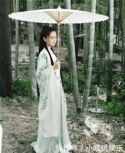 女神一身白衣古装打伞,baby如仙女下凡,赵雅芝美成经典!