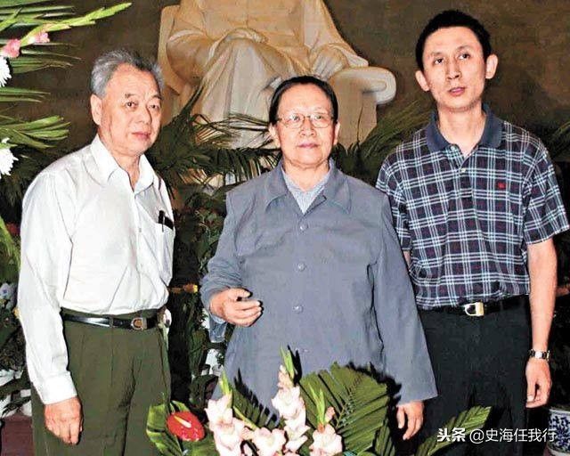 李讷,王景清,儿子王效芝一家三口合影,家庭和谐,儿子下海经商