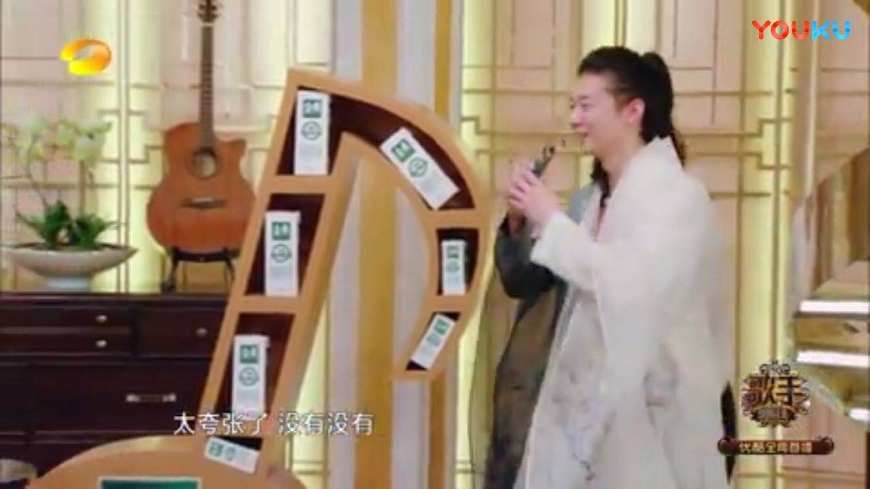 霍尊一个小动作告诉你歌手谁在他心目中位置最重要,反正不是汪峰