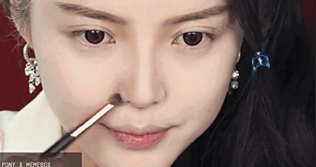 女生买化妆品,一个月要花多少钱?男友看完哭了