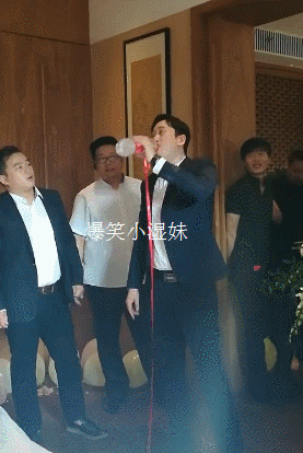 搞笑gif:姑娘三步上篮好厉害,怎么样敢挑战她吗?