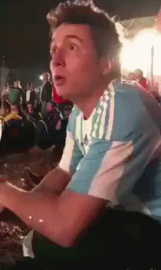 搞笑gif: 原来棒棒糖是这么用的,不说了,我要去地铁找