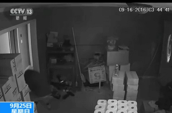 美国华人女子持枪激战入室劫匪 击毙一名歹徒