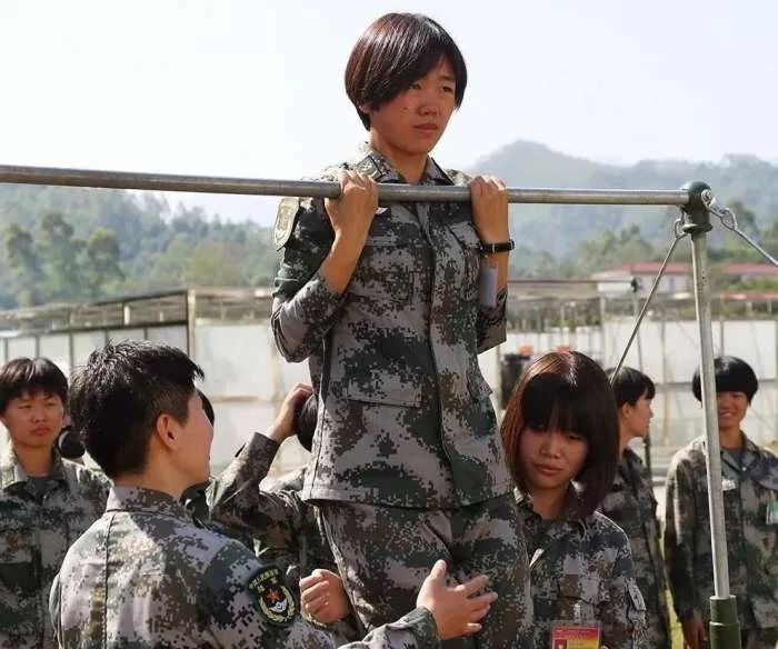 新兵连的女兵在部队干什么, 进部队前女生必须得做这件事情
