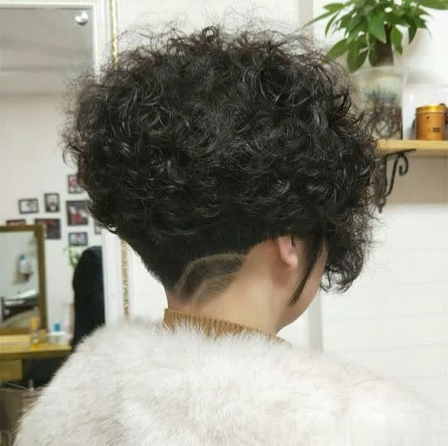 最新"弹力短发",特别适合中年女性