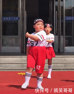 一只灵活的小胖子!拍灰舞了解一下好妖娆的舞姿!