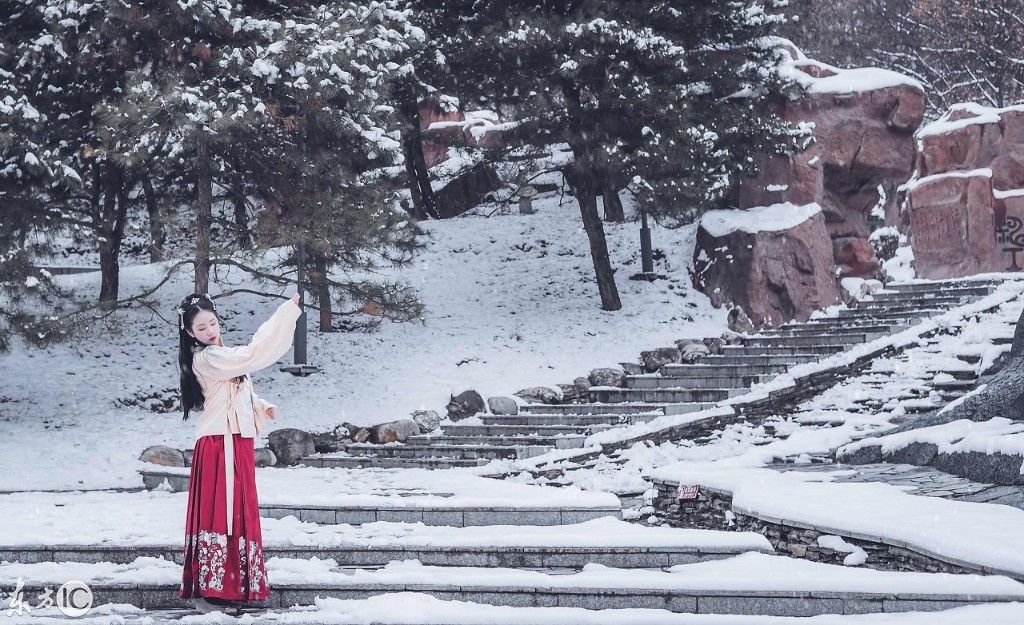美人雪景古风摄影:浮生只合尊前老,雪满长安道