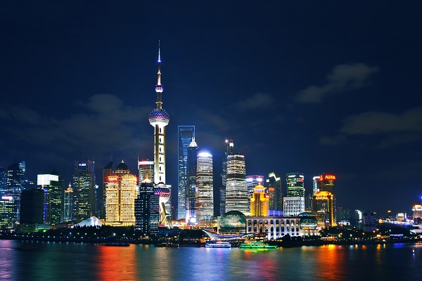 图说:地铁延                    滩夜景 来源/视觉中国