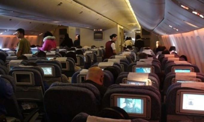 为什么坐飞机空姐会送吃的?看完才明白真实原因!