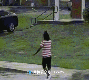 搞笑gif动图:听说女生咬嘴唇很迷人,可是这个… .