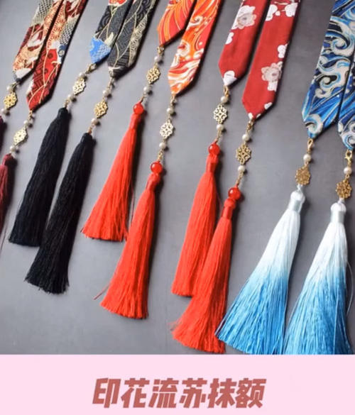 男生汉服出行,怎么能少的了抹额?网友:把蓝二的扯下来