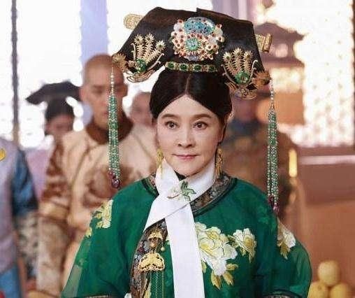 她是康熙四妃之首 为康熙养育两个儿子 二子全部被雍正圈禁致死